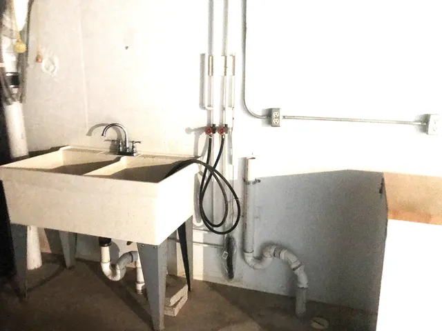 $364,900 | 9625 Oakview Drive, Portage, MI 49024