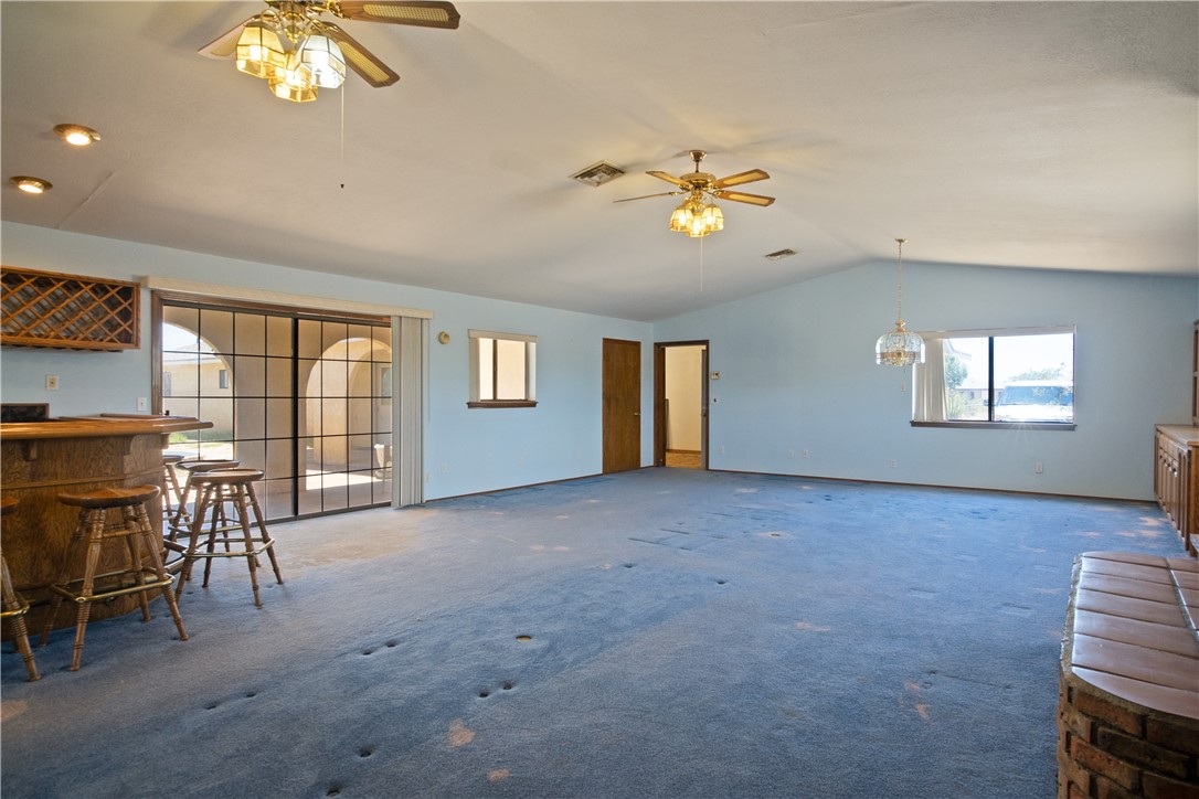 3696 Tonto Road Golden Valley, AZ 86413 - Photo 28 of 67 Living Room