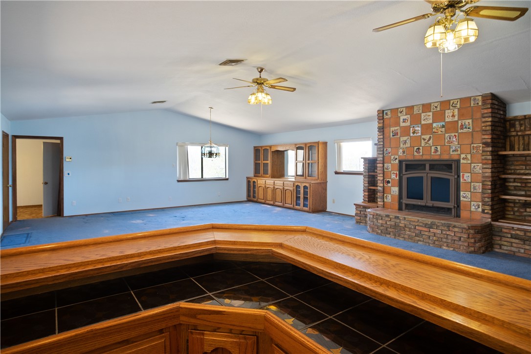 3696 Tonto Road Golden Valley, AZ 86413 - Photo 31 of 67 Living Room