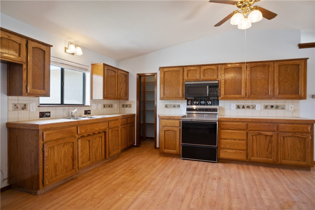 3696 Tonto Road Golden Valley, AZ 86413 - Photo 38 of 67 Kitchen