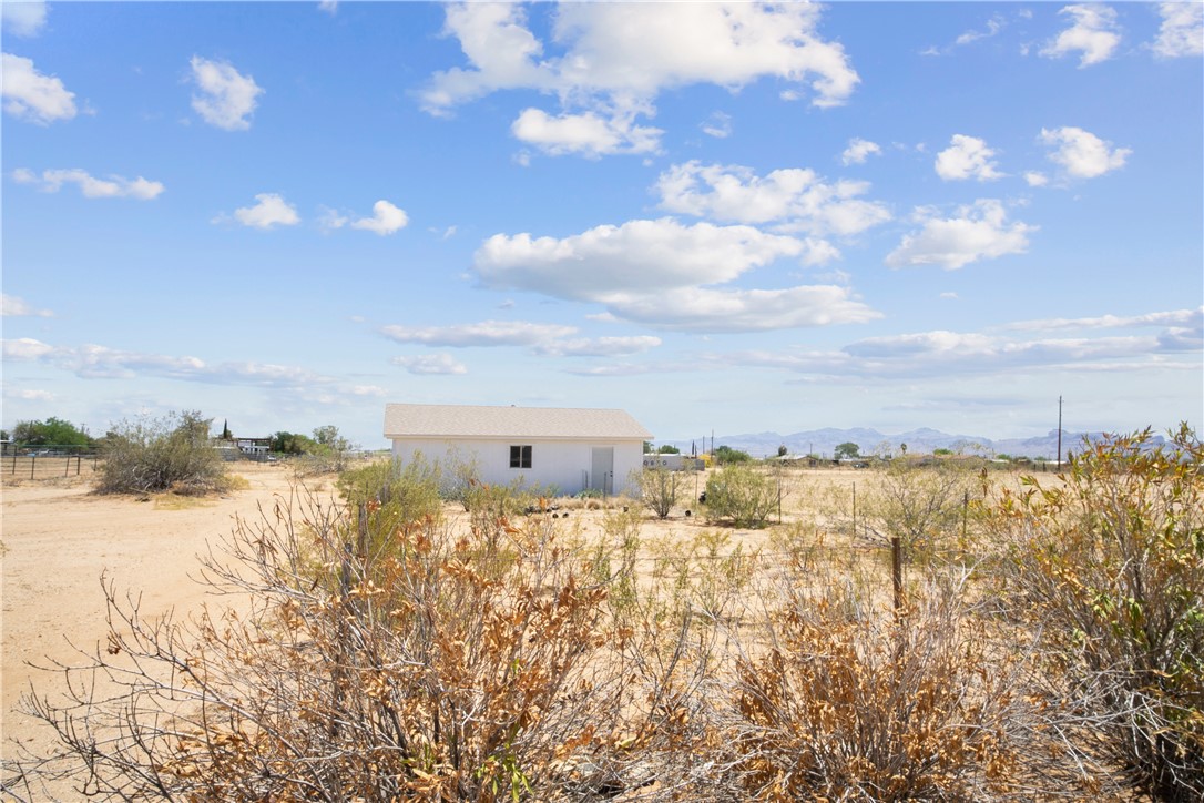 3696 Tonto Road Golden Valley, AZ 86413 - Photo 55 of 67 Garage