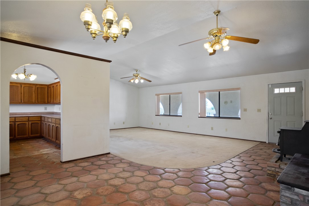 3696 Tonto Road Golden Valley, AZ 86413 - Photo 6 of 67 Living Room