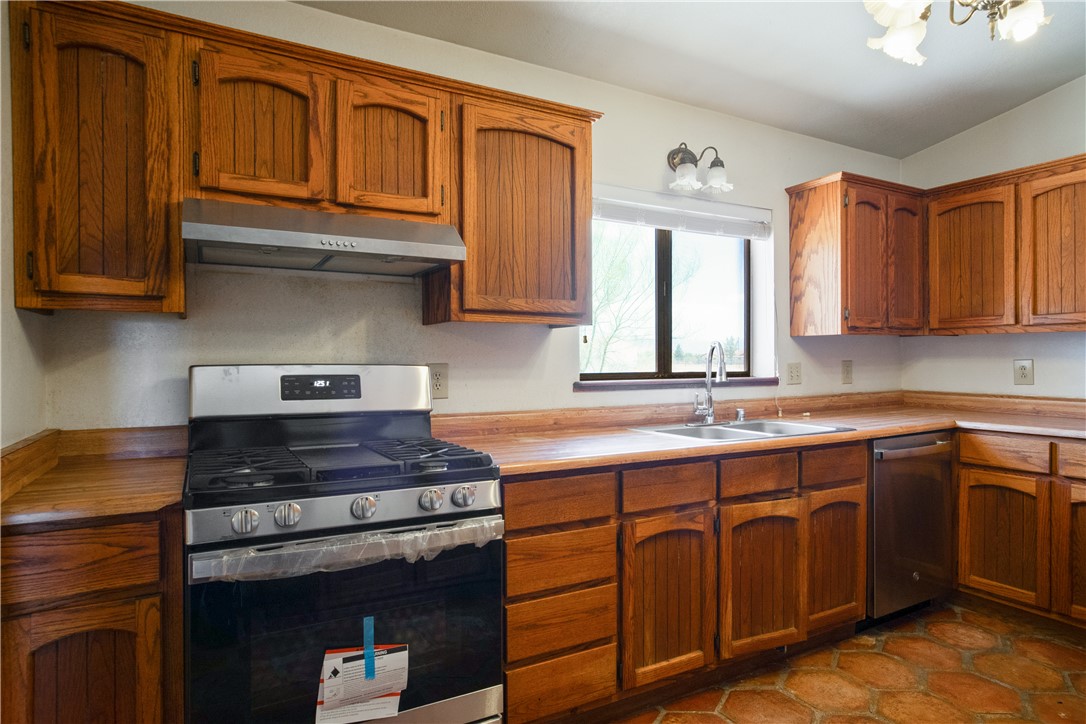 3696 Tonto Road Golden Valley, AZ 86413 - Photo 8 of 67 Kitchen