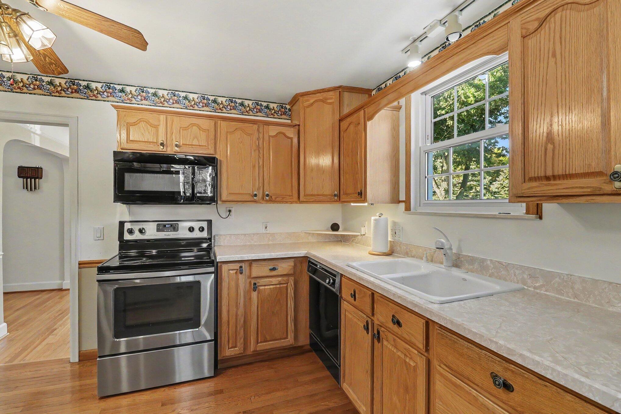 44610 West 11 Mile Road Novi, MI 48375 - Photo 11 of 30 014_file_6440
