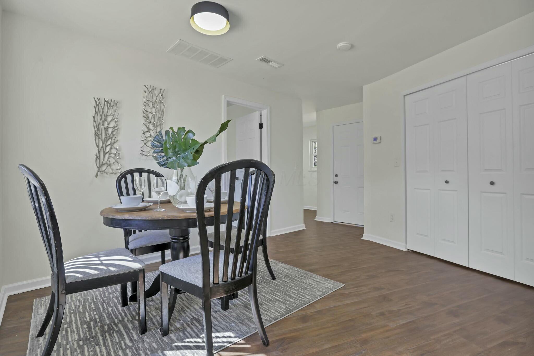 3301 Daglow Road Columbus, OH 43232 - Photo 19 of 60 Dining Room