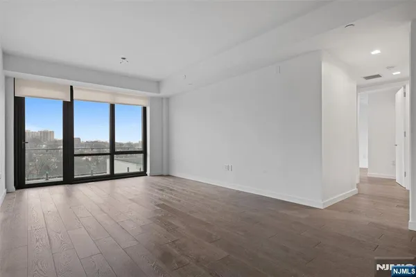 $5,100 | 320 Adolphus Avenue, Unit 812, Cliffside Park, NJ 07010