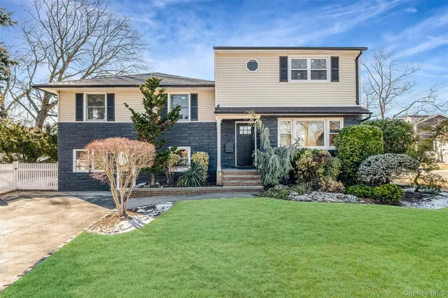 $1,050,000 | 2810 Wynsum Avenue, Merrick, NY 11566