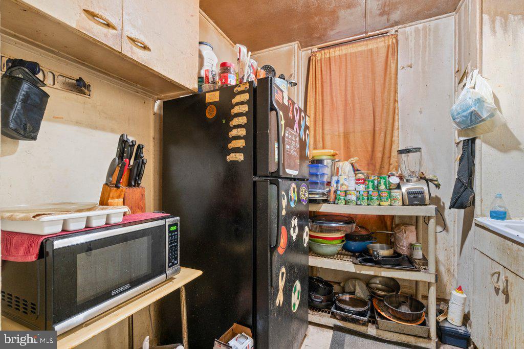 112 East 20th Street Baltimore, MD 21218 - Photo 6 of 23 a utility room with dryer and washer