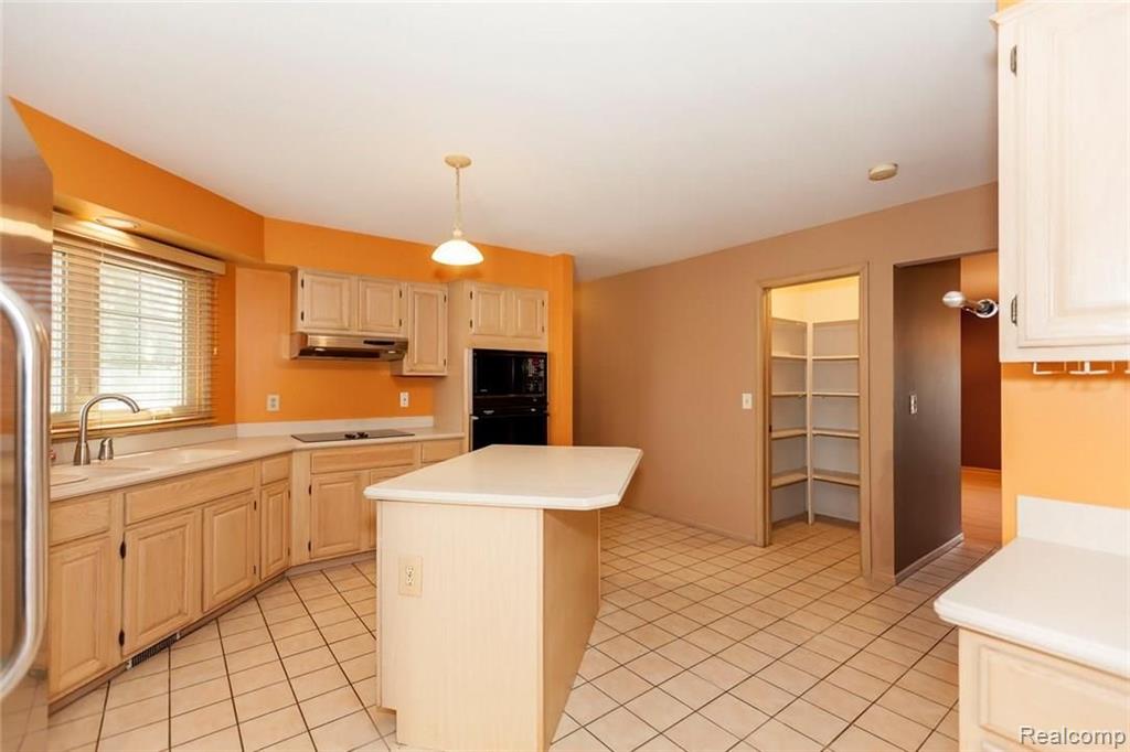 30516 Huntsman Drive West Farmington Hills, MI 48331 - Photo 16 of 54