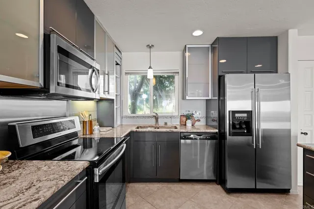 $2,900,000 | 441 South Sierra Avenue, Unit 208, Solana Beach, CA 92075