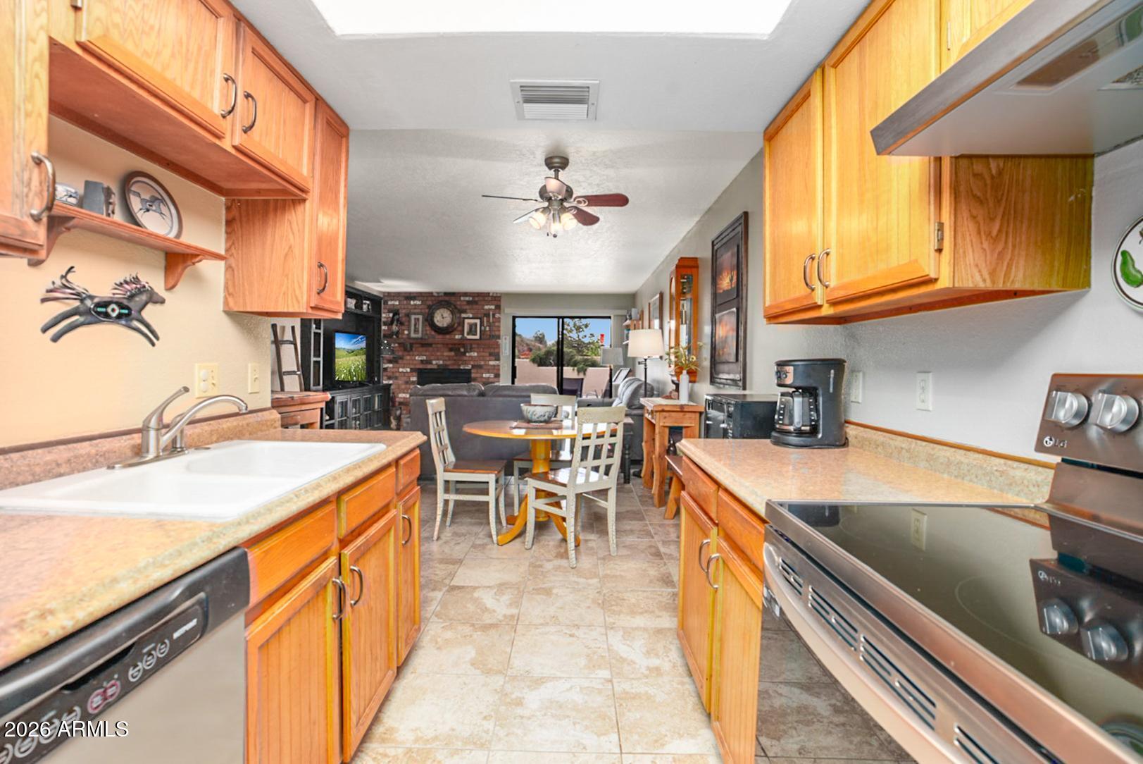65 Verde Valley School Road, Unit D8 Sedona, AZ 86351 - Photo 12 of 48 Kitchen/dining