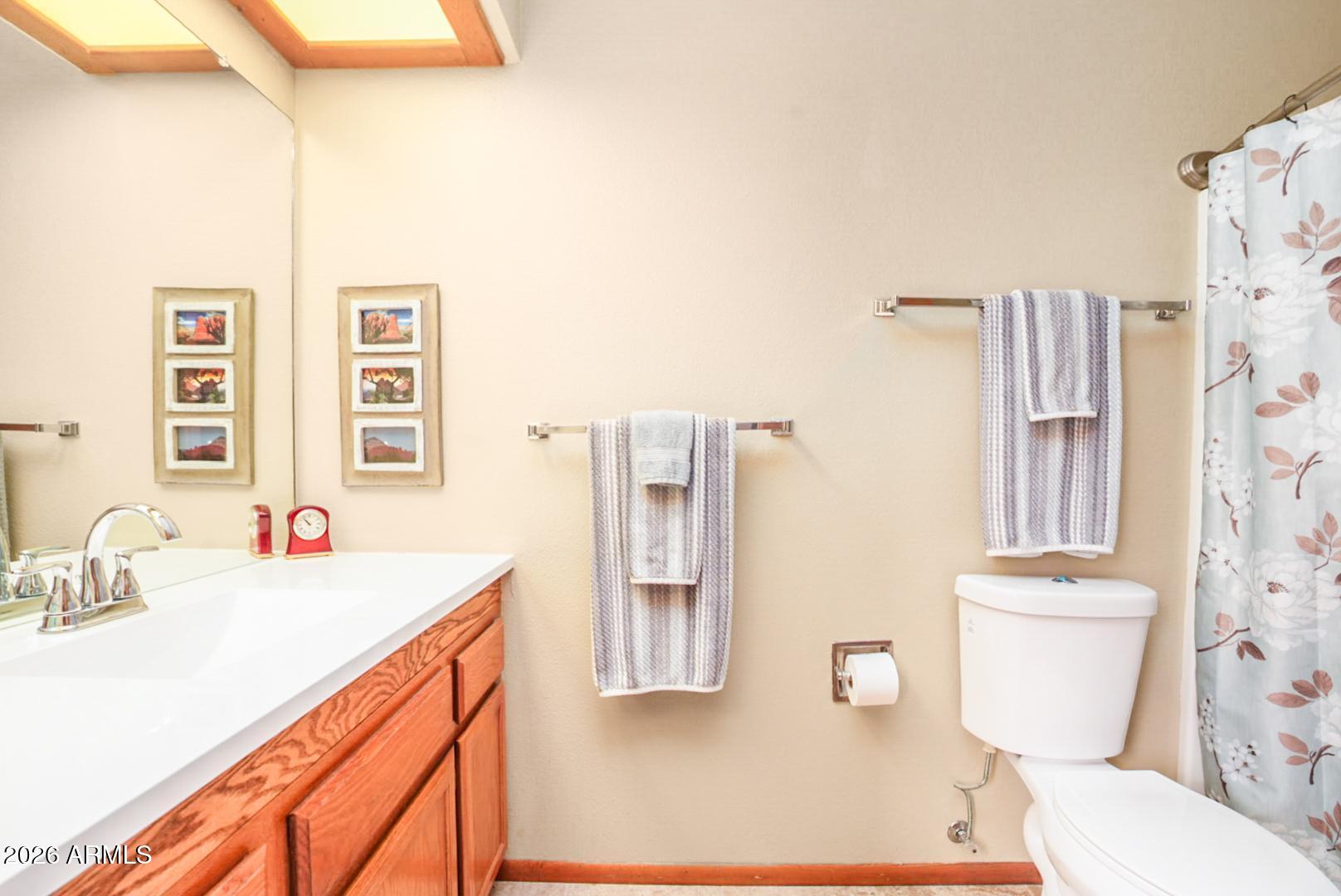 65 Verde Valley School Road, Unit D8 Sedona, AZ 86351 - Photo 25 of 48 Bathroom 2