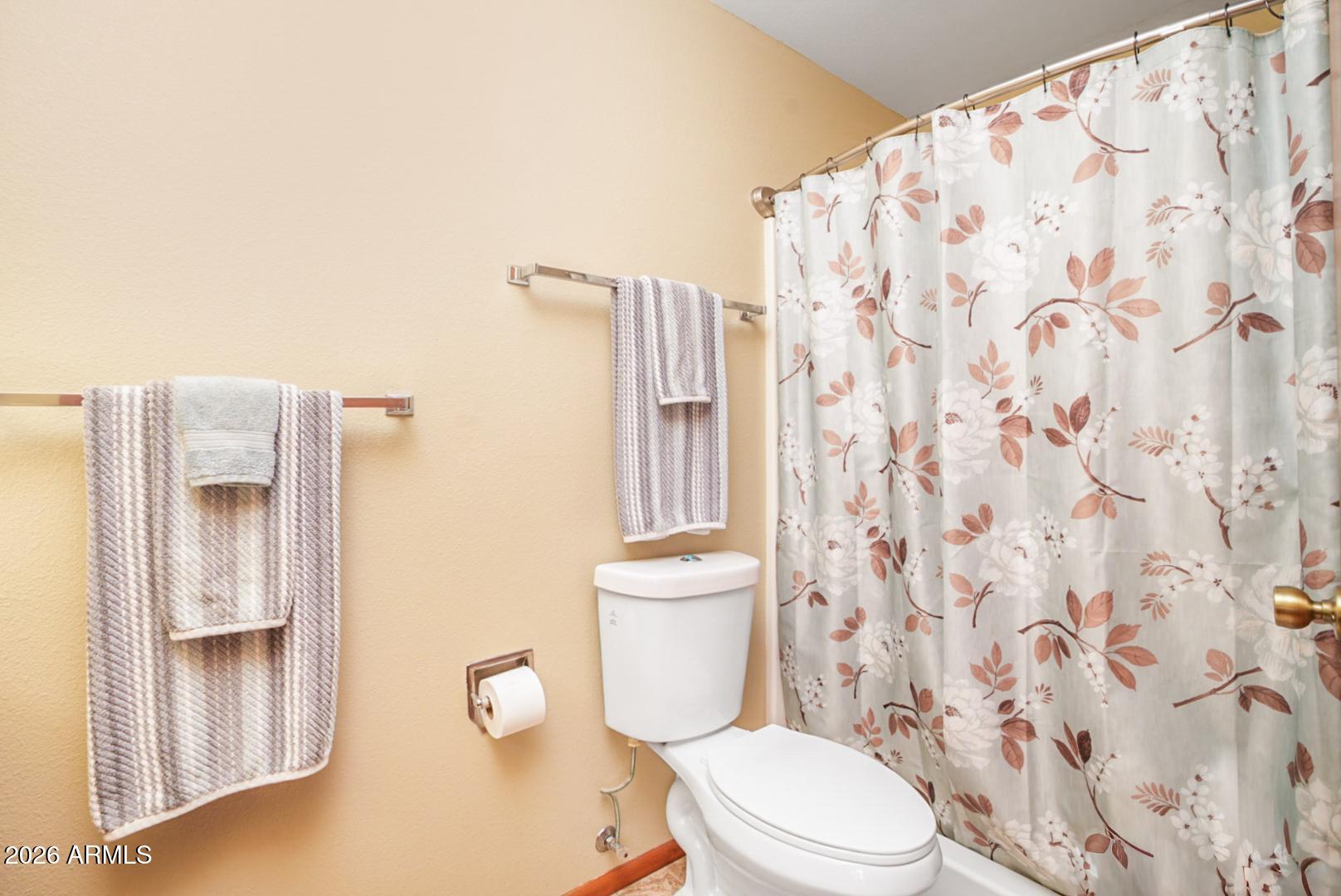 65 Verde Valley School Road, Unit D8 Sedona, AZ 86351 - Photo 27 of 48 Bathroom 2