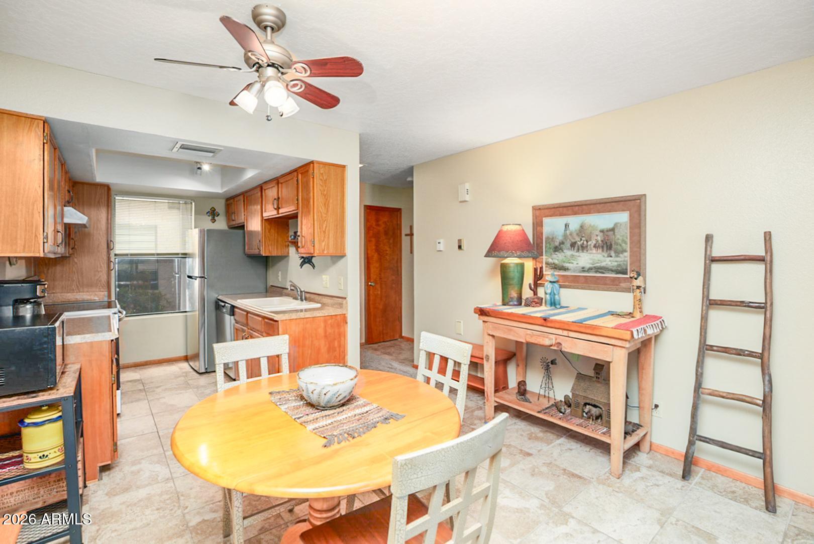 65 Verde Valley School Road, Unit D8 Sedona, AZ 86351 - Photo 6 of 48 Dining area