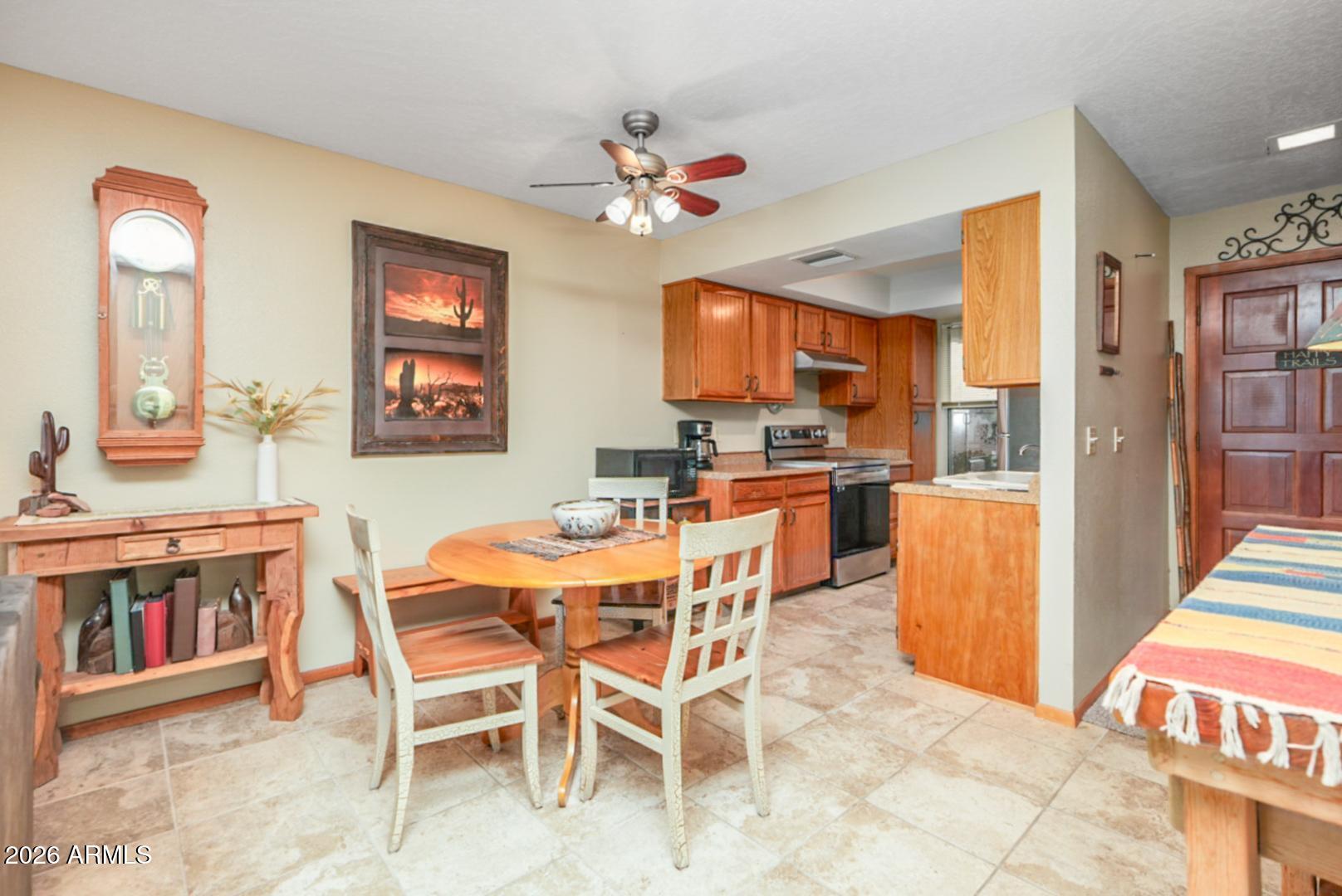 65 Verde Valley School Road, Unit D8 Sedona, AZ 86351 - Photo 7 of 48 Dining area