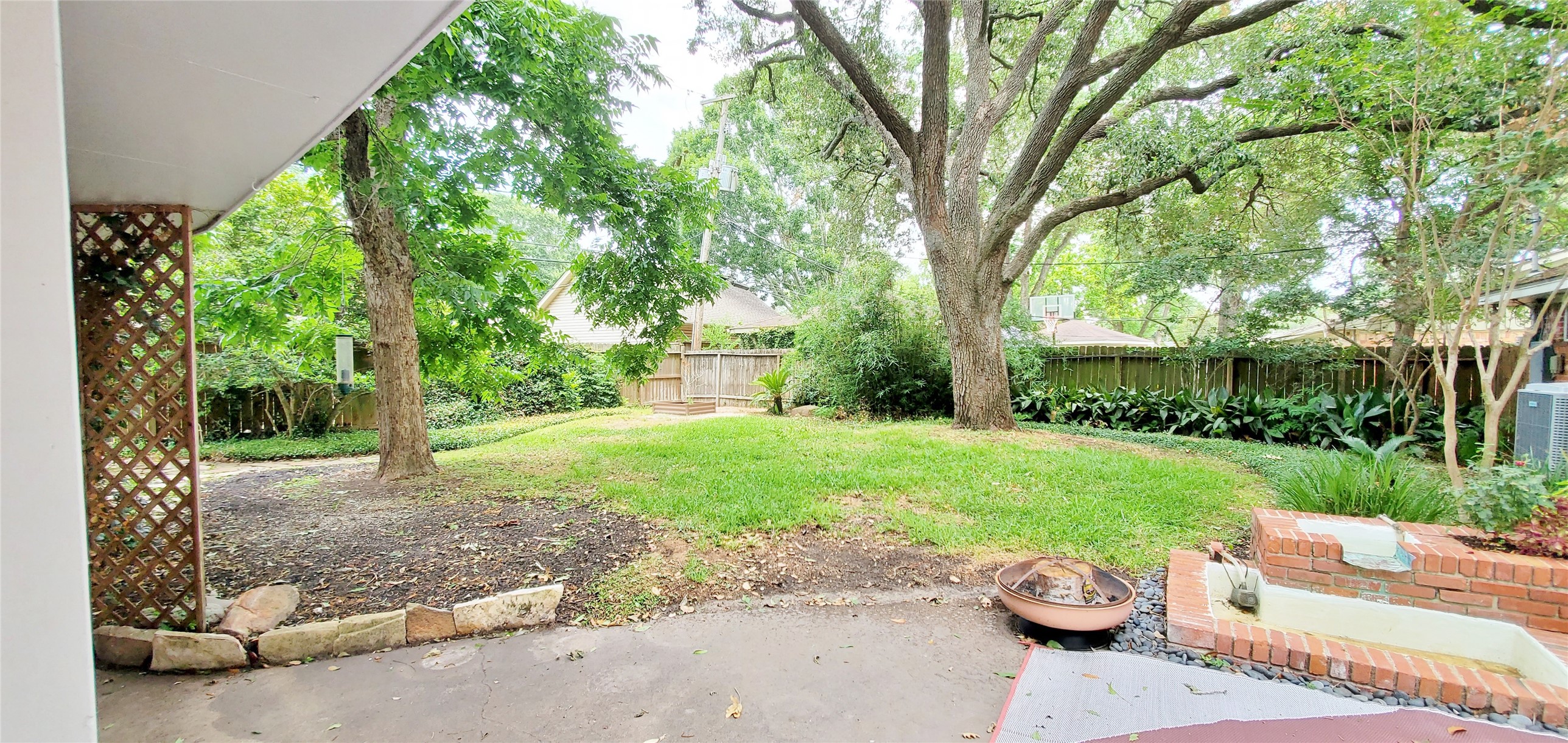 5630 Edith Street Houston, TX 77081 - Photo 26 of 30 Wonderful backyard.