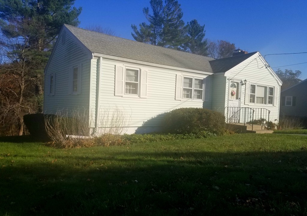 17 Samoset Road Woburn, MA 01801 - Photo 2 of 16