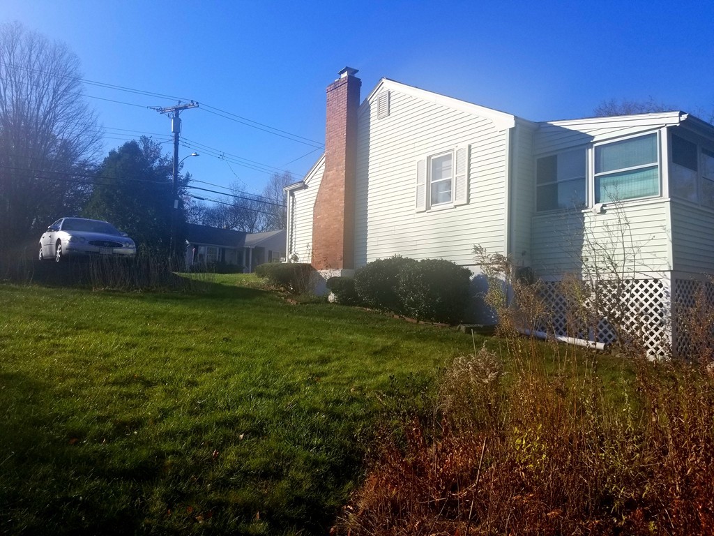17 Samoset Road Woburn, MA 01801 - Photo 3 of 16