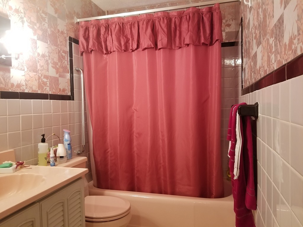 17 Samoset Road Woburn, MA 01801 - Photo 8 of 16