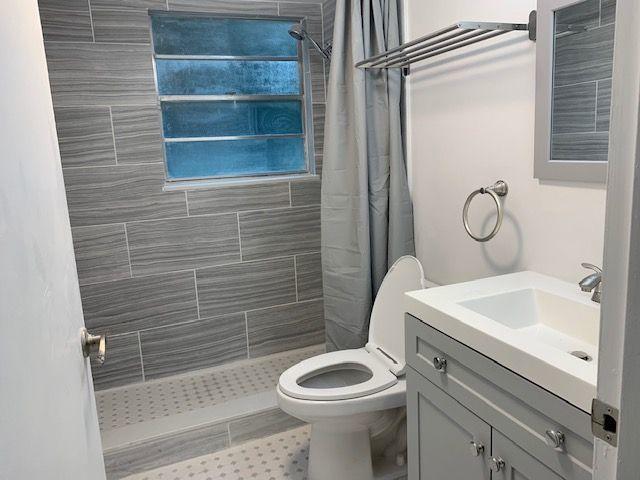 490 Mansfield K Boca Raton, FL 33434 - Photo 4 of 20 Master Bathroom