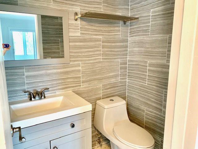 490 Mansfield K Boca Raton, FL 33434 - Photo 6 of 20 1/2 Bathroom