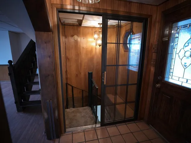 a view of elevator with an empty space