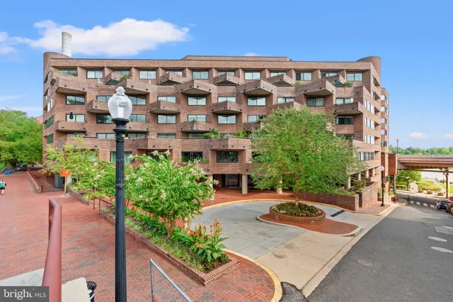 $6,500 | 1015 33rd Street Northwest, Unit 702, Washington, DC 20007