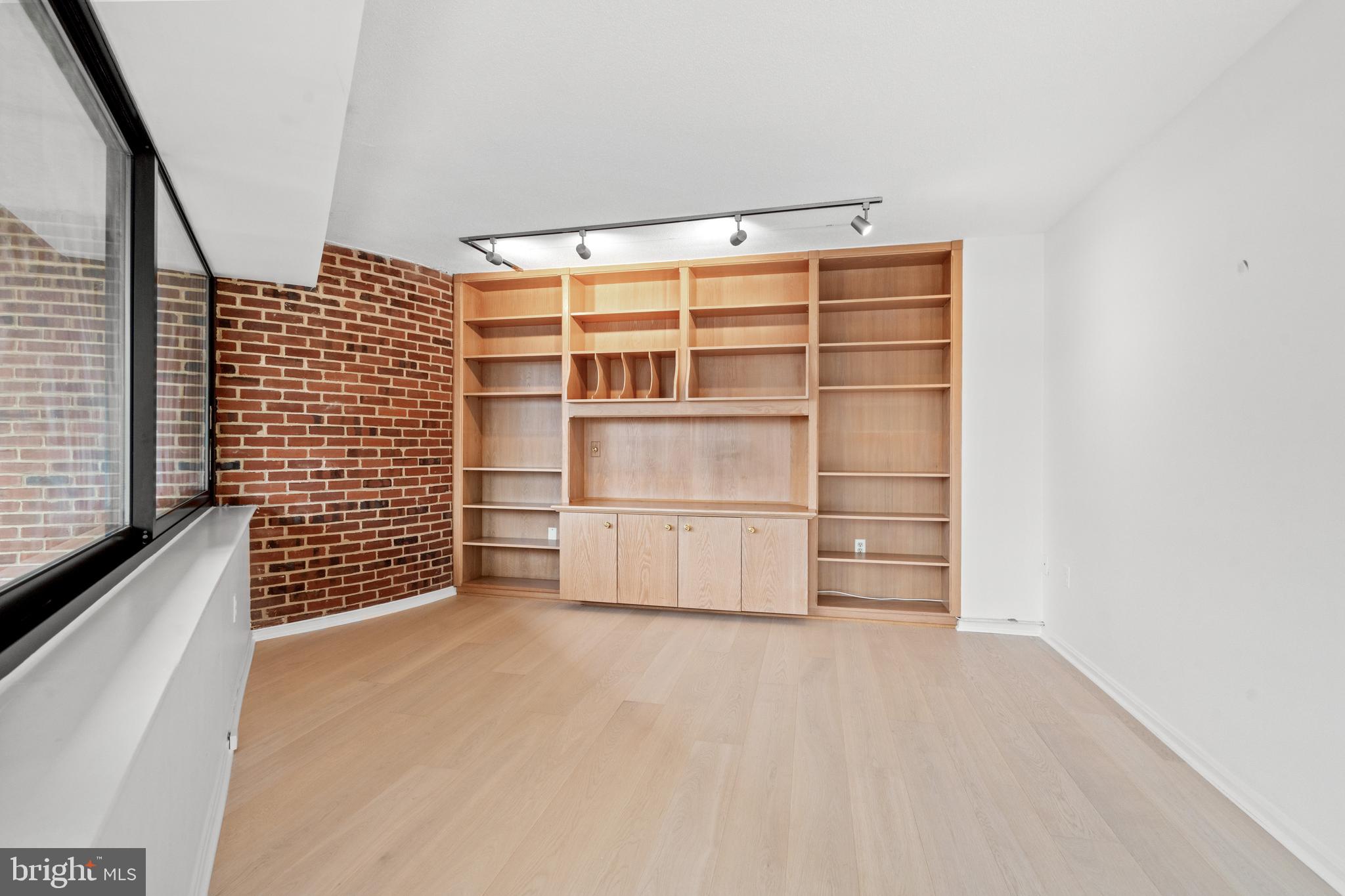 1015 33rd Street Northwest, Unit 702 Washington, DC 20007 - Photo 7 of 31 Library