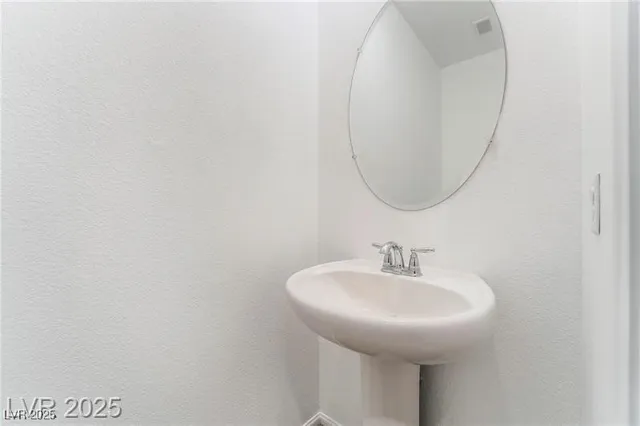 $2,900 | 5745 Becklow Gdns Avenue, Las Vegas, NV 89141