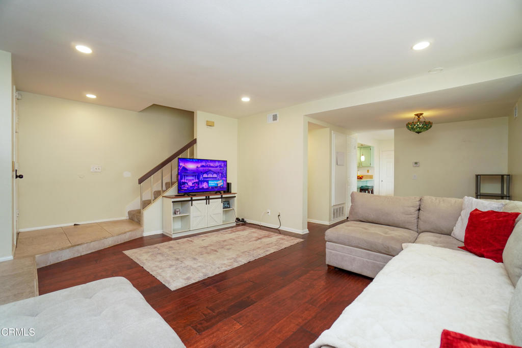 2077 East Bard Road Oxnard, CA 93033 - Photo 4 of 18