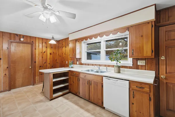 $325,000 | 128 Scott Street Northeast, Charleston, TN 37310