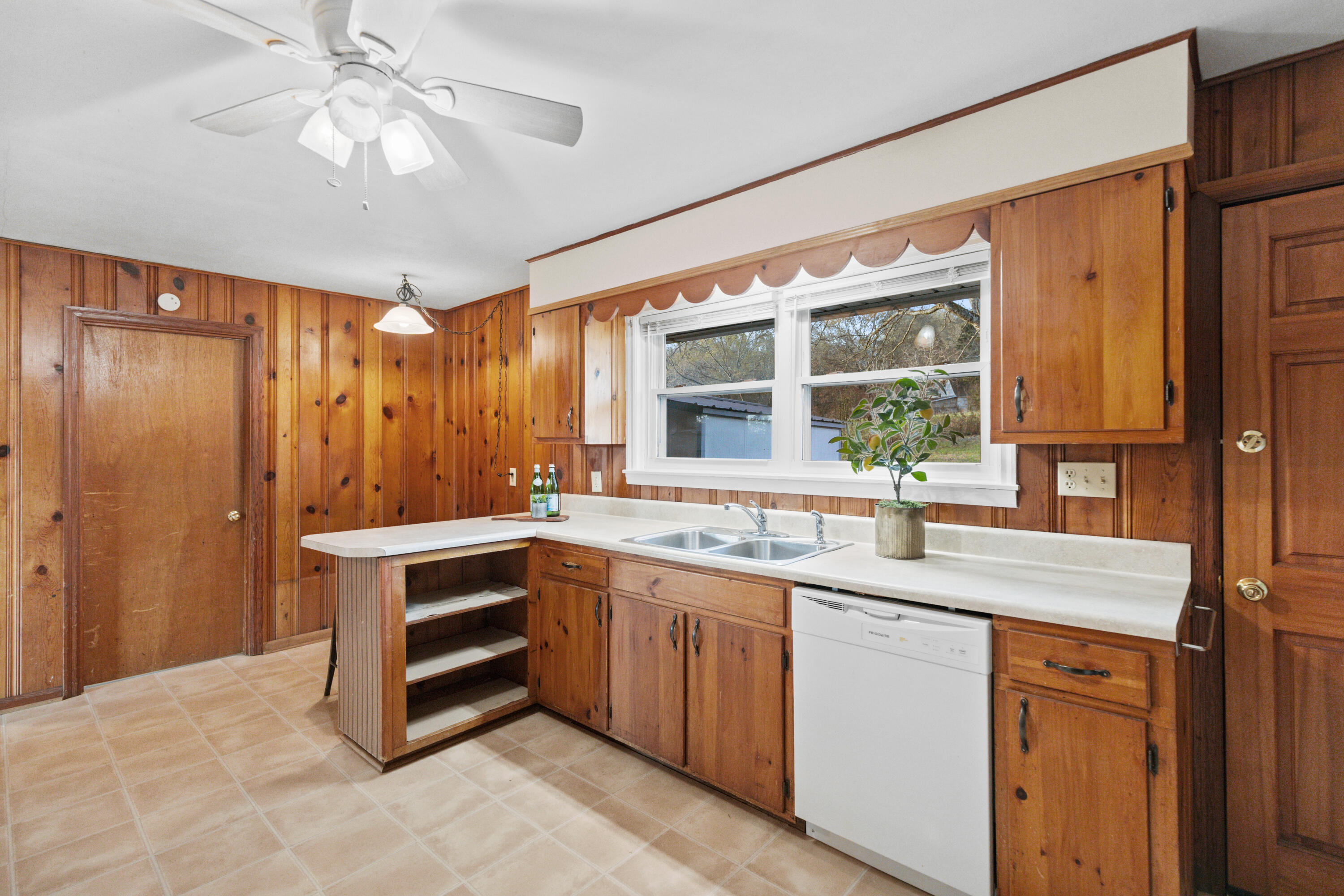 128 Scott Street Northeast Charleston, TN 37310 - Photo 19 of 37 146A9016