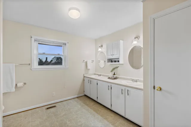 $352,900 | 128 Scott Street Northeast, Charleston, TN 37310