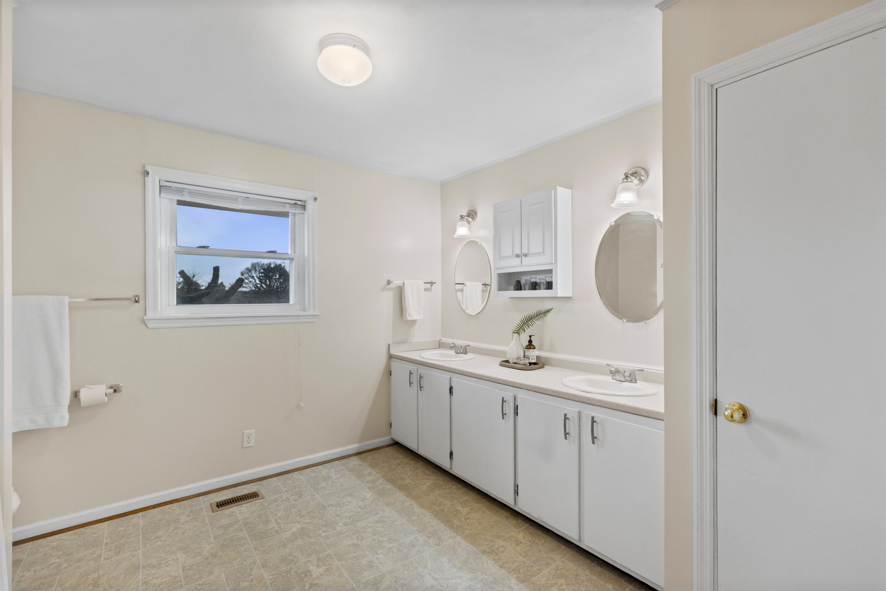 128 Scott Street Northeast Charleston, TN 37310 - Photo 21 of 37 146A9025