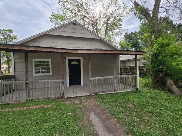 $169,999 | 208 South 6th Street, Highlands, TX 77562