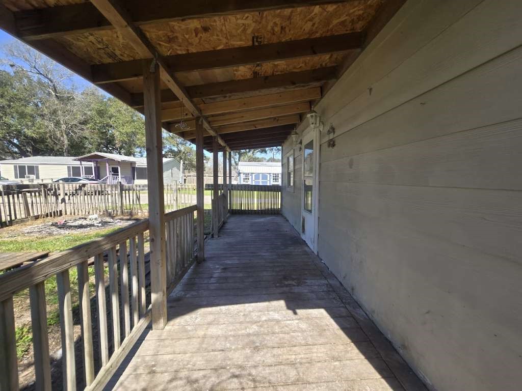 208 South 6th Street Highlands, TX 77562 - Photo 2 of 12 a view of a porch