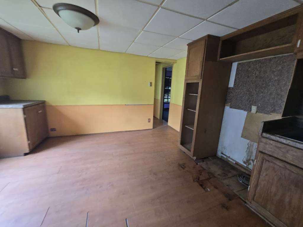 208 South 6th Street Highlands, TX 77562 - Photo 8 of 12 a view of room