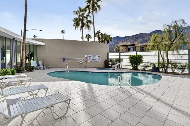 $515,000 | 940 East Palm Canyon Drive, Unit 207, Palm Springs, CA 92264
