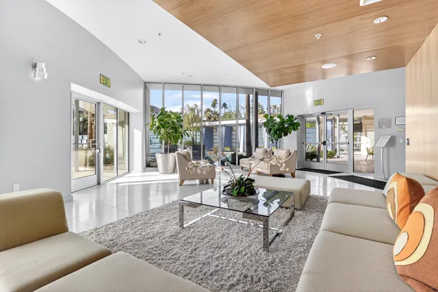 $515,000 | 940 East Palm Canyon Drive, Unit 207, Palm Springs, CA 92264