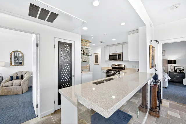 $515,000 | 940 East Palm Canyon Drive, Unit 207, Palm Springs, CA 92264