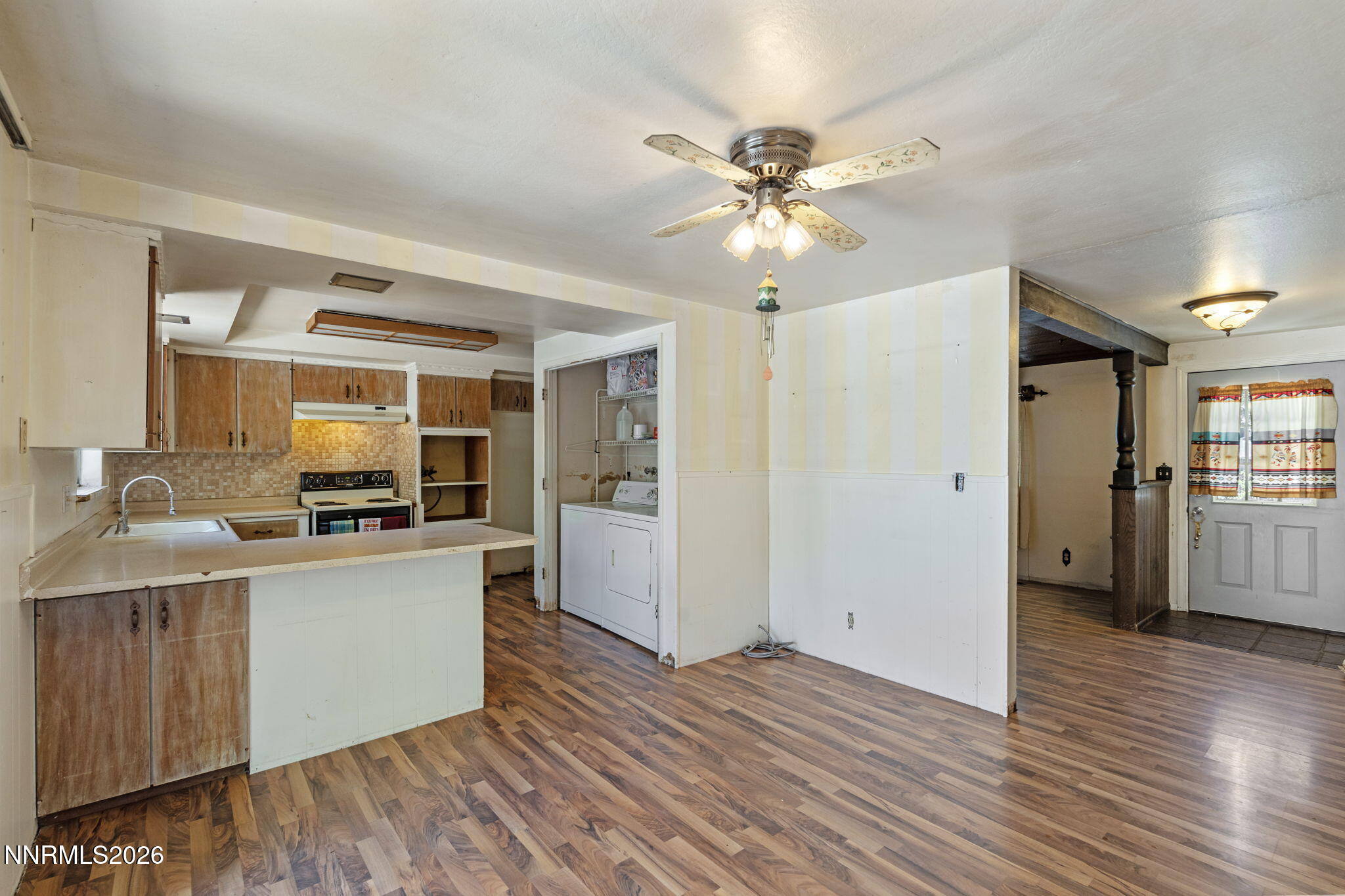 2035 Carlin Street Reno, NV 89503 - Photo 7 of 36 17-web-or-mls-DSC03751