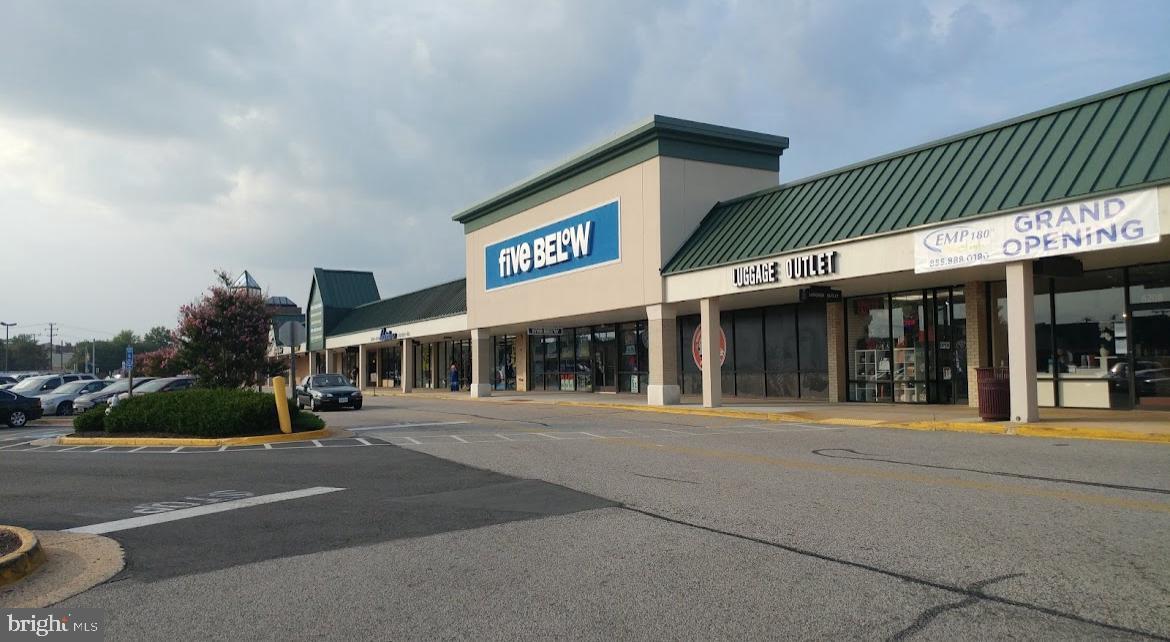 431 North Armistead Street, Unit 502 Alexandria, VA 22312 - Photo 22 of 24 a view of a building with a street
