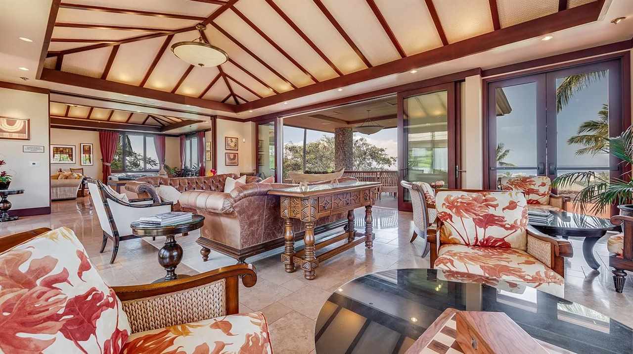 804 Anapuni Loop, Unit 63 Lahaina, HI 96761 - Photo 28 of 30 a living room with furniture