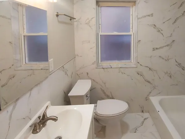 $2,100 | 4835 Lee Street, Unit 1, Skokie, IL 60077