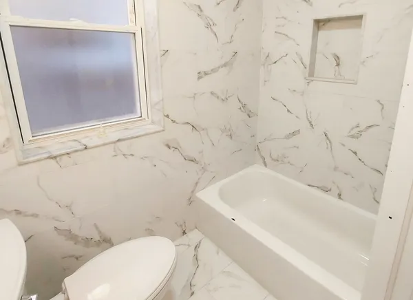 $2,100 | 4835 Lee Street, Unit 1, Skokie, IL 60077