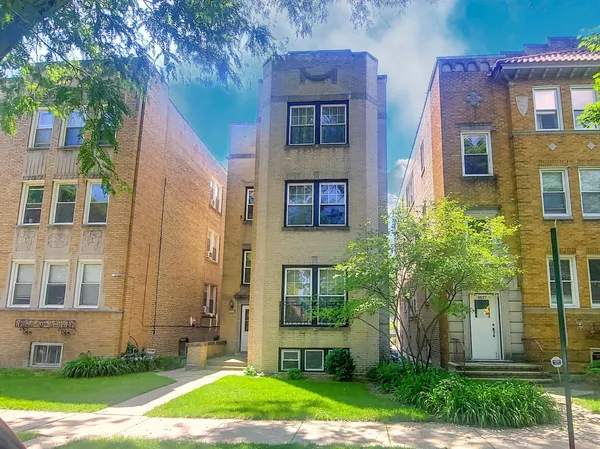 $2,100 | 4835 Lee Street, Unit 1, Skokie, IL 60077