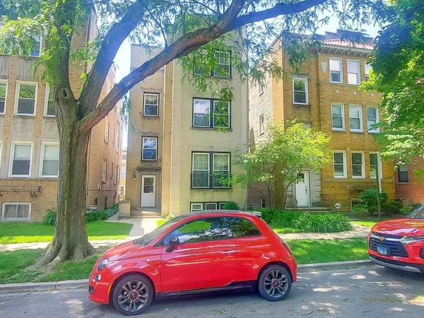 $2,100 | 4835 Lee Street, Unit 1, Skokie, IL 60077