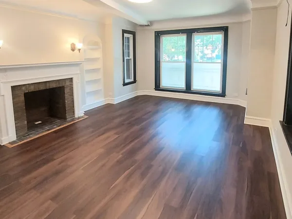 $2,100 | 4835 Lee Street, Unit 1, Skokie, IL 60077