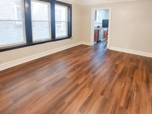 $2,100 | 4835 Lee Street, Unit 1, Skokie, IL 60077