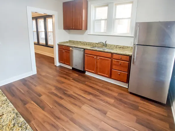 $2,100 | 4835 Lee Street, Unit 1, Skokie, IL 60077